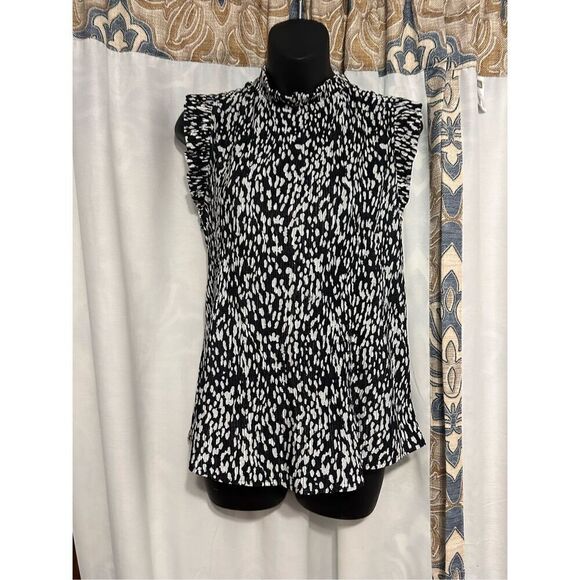 NEW WITH TAG BEAUTIFUL VERSONA WOMEN black and white Top Size small NWT l Short - Picture 1 of 7